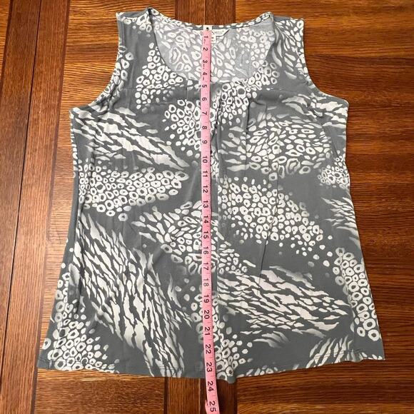 Travel Smith Women's Gray White Cheetah Print Sleeveless Blouse Tank Size Medium - Picture 7 of 7